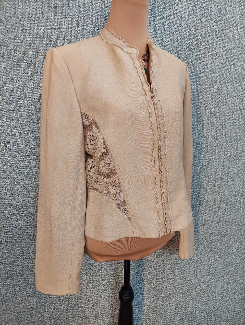 Vintage Valentino S.p.A. Lace-Inset Linen Blend Jacket (Made in Italy)